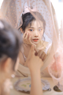 扒掉内裤露出打嫩嫩的屁股